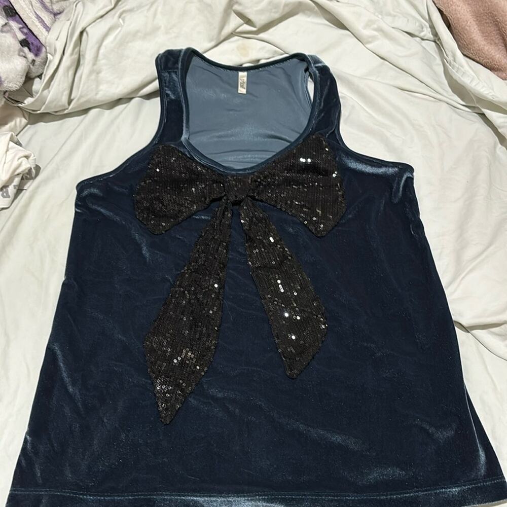 Deep blue velvet tank L large black sequined bow on front stretchy euc